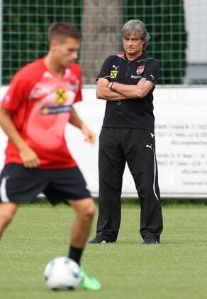 FUSSBALL- EURO 2012 Quali, GER vs AUT, AUT vs TUR, Training BAD TATZMANNSDORF,AUSTRIA,30.AUG.11 - FUSSBALL - UEFA Europameisterschaft 2012, Qualifikation, ÖFB Länderspiel, Deutschland vs Österreich, Österreich vs Türkei, Vorberichte, Training Nationalteam AUT. Bild zeigt Teamchef Dietmar Constantini (AUT).