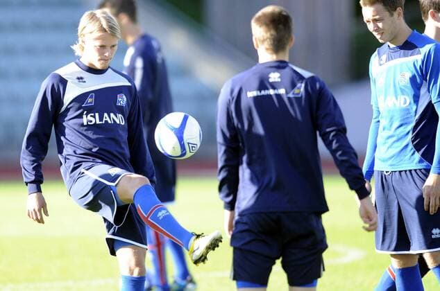 Training Nationalteam Island Nadderud Stadion 30.08.2011 Birkir Bjarnason (L) 