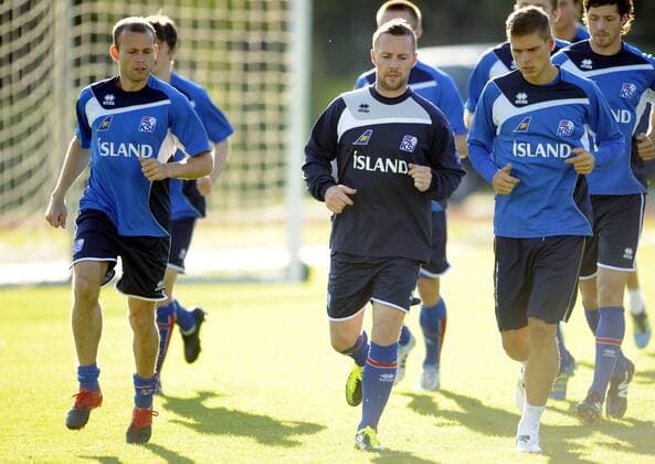 Training Nationalteam Island Nadderud Stadion 30.08.2011 Veigar Pall Gunnarsson (dark blue) Steinthor Thorsteinsson (L) 