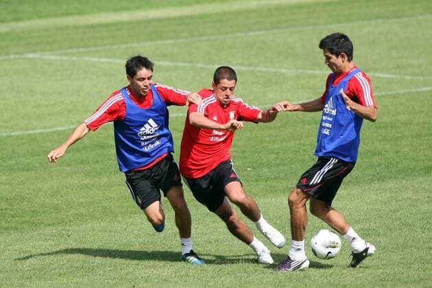 WARSZAWA 30.08.2011 --- MEXICO FOOTBALL NATIONAL TEAM TRAINING EFRAIN VELARDE JAVIER HERNANDEZ -  110830PYK045