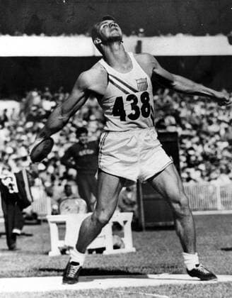 Aus., Melbourne, Olympics, 1956: Al Oerter in the discus. He eventually won the gold medal with another throw. !AUFNAHMEDATUM GESCHÄTZT! UnitedArchives0722691