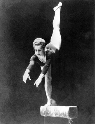 Japan, Tokyo Olympics, 1964: Vera Caslavska (Czechoslovakia) in the women s gymnastics. !AUFNAHMEDATUM GESCHÄTZT! UnitedArchives1047867