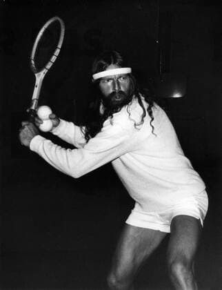T. Ulrich in 1972 Torben Ulrich (born October 4, 1928) is a Danish writer, musician, filmmaker, and former tennis pro. Ulrich played on the tennis tour from the late 1940s into the 1970s, and on the Tennis Grand Masters tour in the 1970s and 1980s. In 1976 he was the top-ranked senior player in the world. He now lives in Seattle, Washington, in the United States, and is the father of Lars Ulrich, drummer of metal band Metallica. !AUFNAHMEDATUM GESCHÄTZT! UnitedArchives1108198