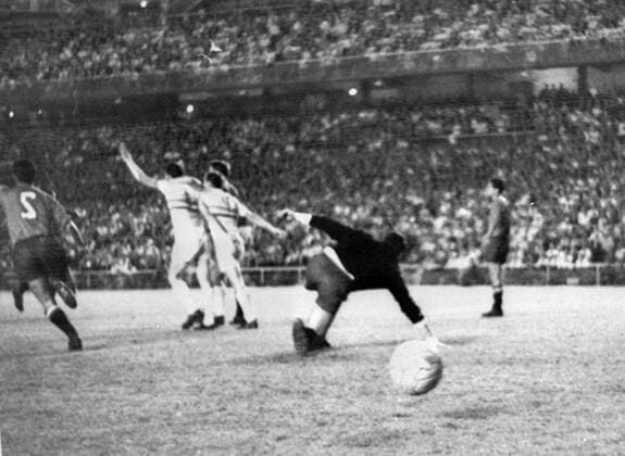 The equalising goal scored by Lajos Tichy sails past the Spanish goalkeeper in the European Cup semi final. 17th June 1964 UnitedArchives1276895