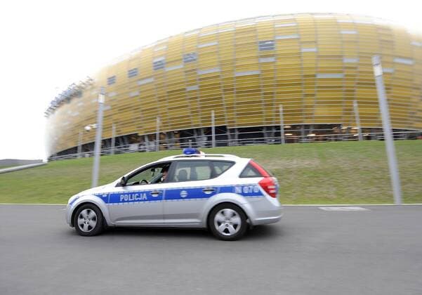 05.09.2011, Gdansk - Polizeiwagen vor der der PGE-Arena - Austragungsort der UEFA EURO 2012 ---  o0 Objekte Auto Polizei