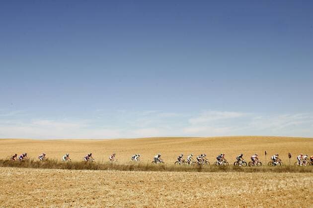 The group during the stage of La Vuelta 2011 between Villa Romana La Olmeda and Haro.September 6,2011.  (111153) o0 totale Peloton, Starterfeld, Fahrerfeld, Teilnehmerfeld Teilnehmer Starter