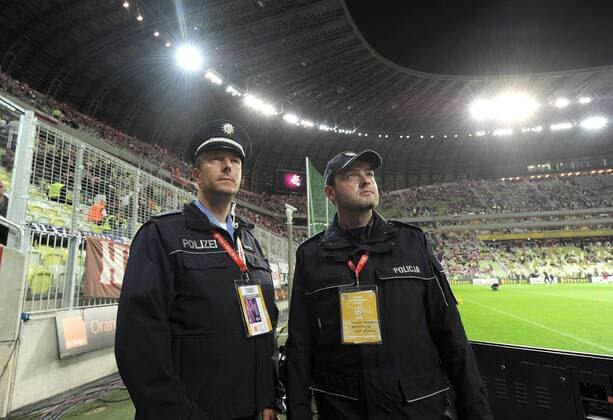 FUSSBALL INTERNATIONAL, Freundschaftsspiel; Polen - Deutschland 06.09.2011 Deutsche und Polnische Polizisten in der PGE Arena , Stadion von Danzig, Gdansk  o0 Polizei Polizist Polizeieinsatz Sicherheit Stadionsicherheit