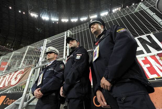FUSSBALL INTERNATIONAL, Freundschaftsspiel; Polen - Deutschland 06.09.2011 Deutsche und Polnische Polizisten in der PGE Arena , Stadion von Danzig, Gdansk  o0 Polizei Polizist Polizeieinsatz Sicherheit Stadionsicherheit
