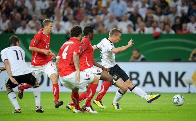 Freitag 02.09.2011, Laenderspiel, EM - Qualifikation in Gelsenkirchen, Deutschland - Oesterreich 6:2, Lukas Podolski (GER) erzielt hier das Tor zum 3:0 DeFodi018