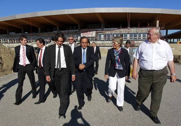 FUSSBALL - Besichtigung Nationales Zentrum fuer Frauenfussball ST.POELTEN,AUSTRIA,06.SEP.11 - FUSSBALL, FRAUENFUSSBALL - OEFB, Michel Platini besichtigt Nationales Zentrum fuer Frauenfussball. Bild zeigt Norbert Braunsdorfer (OEFB), Sport- und Verteidigungsminister Norbert Darabos, Michael Hatz, Praesident Michel Platini (UEFA) und Landesraetin Petra Bohuslav (NOE). 