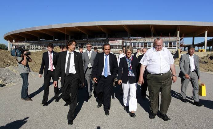 FUSSBALL - Besichtigung Nationales Zentrum fuer Frauenfussball ST.POELTEN,AUSTRIA,06.SEP.11 - FUSSBALL, FRAUENFUSSBALL - OEFB, Michel Platini besichtigt Nationales Zentrum fuer Frauenfussball. Bild zeigt Michael Hatz, Praesident Michel Platini (UEFA) und Landesraetin Petra Bohuslav (NOE). 