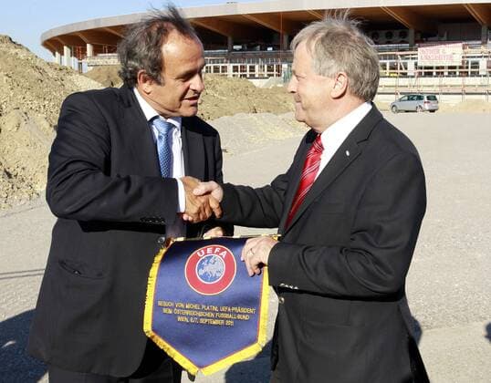 FUSSBALL - Besichtigung Nationales Zentrum fuer Frauenfussball ST.POELTEN,AUSTRIA,06.SEP.11 - FUSSBALL, FRAUENFUSSBALL - OEFB, Michel Platini besichtigt Nationales Zentrum fuer Frauenfussball. Bild zeigt Praesident Michel Platini (UEFA) und Praesident Leo Windtner (OEFB). Keyword: Wimpel. 