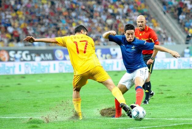Samir Nasri (France) contre Srgian Luchin (Roumanie) Football : Roumanie France - Qualification Euro 2012 - 06.09.2011 - ABibard FEP Panoramic 