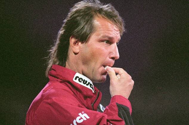 Aus 2. BL. Saison 1995 1996 Hannover - VfB Lübeck Trainer Michael Lorkowski.