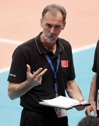 VOLLEYBALL - Euro Volley 2011, TUR vs SLO WIEN,AUSTRIA,12.SEP.11 - DIVERS, VOLLEYBALL - CEV EuroVolley, Europameisterschaft 2011, Länderspiel, Türkei vs Slowenien. Bild zeigt Teamchef Veljko Basic (TUR). 