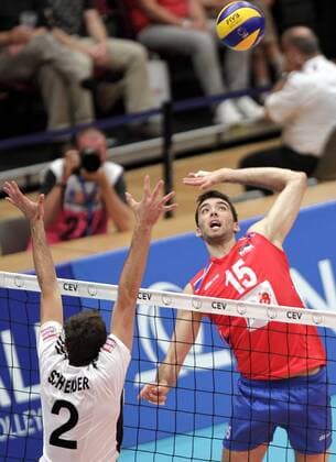 VOLLEYBALL - Euro Volley 2011, AUT vs SRB WIEN,AUSTRIA,12.SEP.11 - DIVERS, VOLLEYBALL - CEV EuroVolley, Europameisterschaft 2011, Länderspiel, Österreich vs Serbien. Bild zeigt Philip Schneider (AUT) und Sasa Starovic (SRB). 