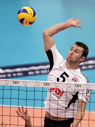 VOLLEYBALL - Euro Volley 2011, AUT vs SRB WIEN,AUSTRIA,12.SEP.11 - DIVERS, VOLLEYBALL - CEV EuroVolley, Europameisterschaft 2011, Länderspiel, Österreich vs Serbien. Bild zeigt Daniel Gavan (AUT). 