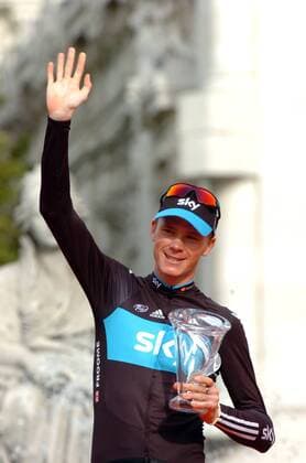 Vuelta a Espana 2011 - 21. Etappe: Circuito del Jarama - Madrid --- Team Sky 2011, 2. Der Vuelta - Christopher Froome, Madrid  o0 Siegerehrung Objekte Pokal Trophäe