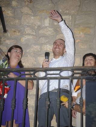 14.09.2011 Vuelta a Espana Winner Juan Jose Cobo Celebrates his win in his home town of Cabezon de la Sal in Spain. xJomax  ActionPlus11208577 Content restricted for UK based newspaper