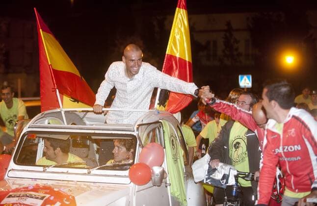 14.09.2011 Vuelta a Espana Winner Juan Jose Cobo Celebrates his win in his home town of Cabezon de la Sal in Spain. xJomax  ActionPlus11208579 Content restricted for UK based newspaper