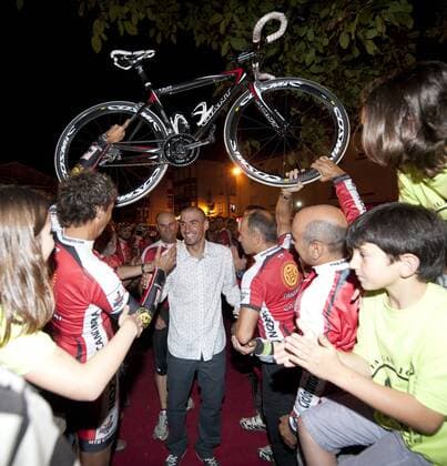 14.09.2011 Vuelta a Espana Winner Juan Jose Cobo Celebrates his win in his home town of Cabezon de la Sal in Spain. xJomax  ActionPlus11208580 Content restricted for UK based newspaper