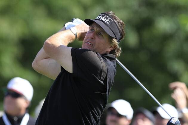 15 September 2011: PGA Golf Herren Pro, Phil Mickelson tees off on the 11th hole during the first round of the 2011 BMW Championship at Cog Hill Golf Club in Lemont, Illinois. PGA Golf Herren Golf: Sep 15 BMW First Round Icon518110915014 EDITORIAL USE ONLY
