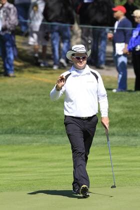 15 September 2011: PGA Golf Herren Pro, Rory Sabbatini acknowledges the crowd s applause after his great approach shot on the 17th hole during the first round of the 2011 BMW Championship at Cog Hill Golf Club in Lemont, Illinois. PGA Golf Herren Golf: Sep 15 BMW First Round Icon518110915021 EDITORIAL USE ONLY