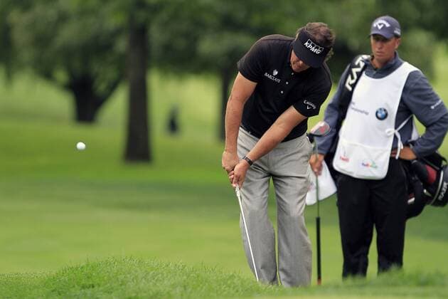 16 September 2011: PGA Golf Herren Pro, Phil Mickelson chips onto the 4th green during the second round of the 2011 BMW Championship at Cog Hill Golf Club in Lemont, Illinois. PGA Golf Herren Golf: Sep 16 BMW Second Round Icon5181109160302 EDITORIAL USE ONLY