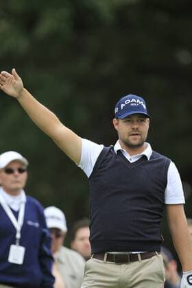16 September 2011: PGA Golf Herren Pro, Ryan Moore signals that his tee shot has gone way right on the 2nd hole during the second round of the 2011 BMW Championship at Cog Hill Golf Club in Lemont, Illinois. PGA Golf Herren Golf: Sep 16 BMW Second Round Icon5181109160322 EDITORIAL USE ONLY