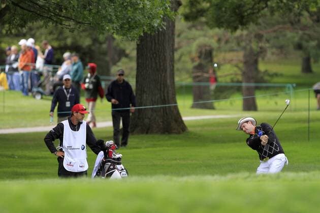 Golf Herren Pro, Rory Sabbatini pitches a flop shot onto the 2nd green during the second round of the 2011 BMW Championship at Cog Hill Golf Club in Lemont, Illinois. PGA Golf Herren Golf: Sep 16 BMW Second Round Icon5181109160412 EDITORIAL USE ONLY