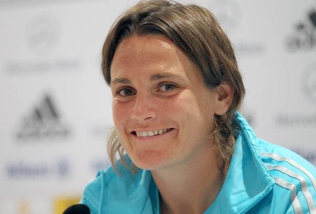 Nadine Angerer(GER) lächelt während der Pressekonferenz EM Qualifikation Deutschland vs. Schweiz (Frauen)