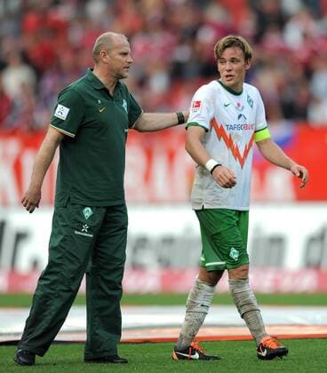 FUSSBALL 1. BUNDESLIGA SAISON 2011 2012 6. Spieltag 1 FC Nürnberg - SV Werder Bremen 17.09.2011 Trainer Thomas Schaaf, Clemens Fritz (V. LI., SV Werder Bremen) 