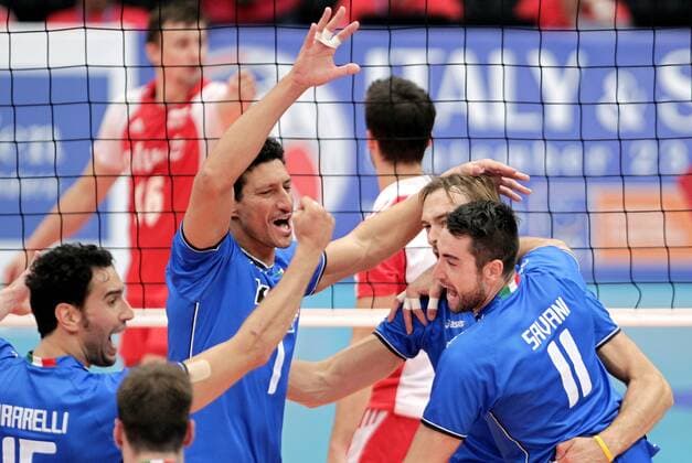 VOLLEYBALL - Euro Volley 2011, ITA vs POL WIEN,AUSTRIA,17.SEP.11 - DIVERS, VOLLEYBALL - CEV EuroVolley, Europameisterschaft 2011, Länderspiel, Halbfinale, Italien vs Polen. Bild zeigt den Jubel von Luigi Mastrangelo, Michal Lasko und Cristian Savani (ITA). 