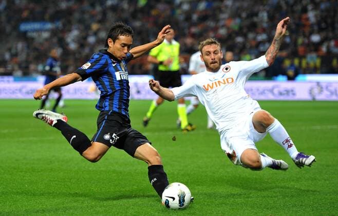 Yuto NAGATOMO Inter, Daniele DE ROSSI Roma - Stadio Giuseppe Meazza Serie A 2011 2012 Inter Mailand vs AS Rom allexsabba