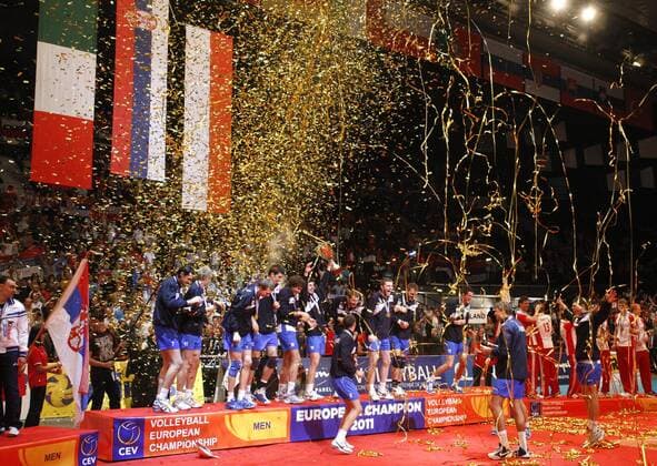 VOLLEYBALL - Euro Volley 2011 WIEN, 18.SEP.11 - DIVERS, VOLLEYBALL - CEV EuroVolley, Europameisterschaft 2011, Länderspiel, Finale, Siegerehrung. Bild zeigt den Jubel von Europameister Serbien.  o0 Sieg Europameister Feier Totale