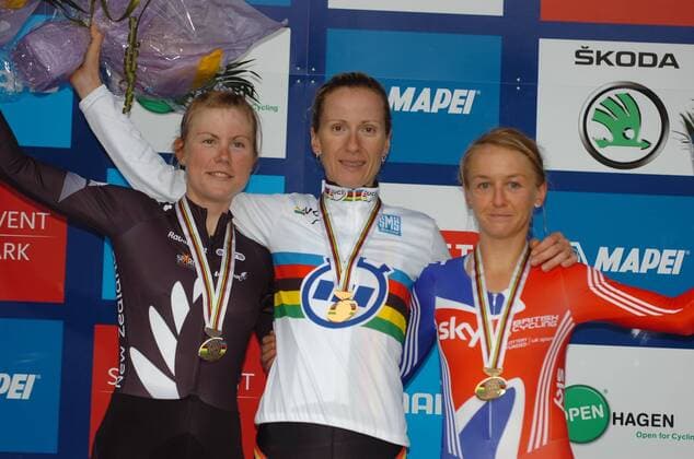 2011, World Championships elite Women cronometro, Germania 2011, New Zealand 2011, Inghilterra 2011, Zeitfahrweltmeisterin Judith Arndt (GER, Mitte), Linda Melanie Villumsen, Emma Pooley (GBR), Copenaghen  o0 Siegerehrung sieg weltmeister