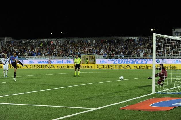 Db Novara 20 09 2011- campionato di calcio serie A Novara Calcio vs. Inter Mailand gol Marco Rigoni  o0 Totale