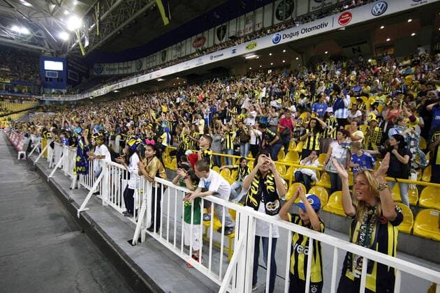 Fenerbahce was senteced to play without fans but Turkish football federation decided take only women and children fans to the match between Fenerbahce & Manisaspor. Tickets were given to fans for free and they are all finished in 1 hour. Fenerbahce football team were supported by only women fans. They were more than 45000. 20.09.2011 Fenerbahce’s female fans rushed to grab free tickets for Tuesday night’s Spor Toto Super League game against Manisaspor following a decision last week that only women and children would be allowed entrance due to crowd trouble earlier this summer. The rush came after the Turkish Football Federation, or TFF, announced last week that it would no longer force teams to play behind closed doors in punishment for crowd trouble but would instead open the stadium doors to women and children under 12 for the fixtures in order to avoid silent games and bring the 