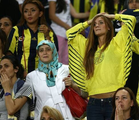 Fenerbahce was senteced to play without fans but Turkish football federation decided take only women and children fans to the match between Fenerbahce & Manisaspor. Tickets were given to fans for free and they are all finished in 1 hour. Fenerbahce football team were supported by only women fans. They were more than 45000. 20.09.2011 Fenerbahce’s female fans rushed to grab free tickets for Tuesday night’s Spor Toto Super League game against Manisaspor following a decision last week that only women and children would be allowed entrance due to crowd trouble earlier this summer. The rush came after the Turkish Football Federation, or TFF, announced last week that it would no longer force teams to play behind closed doors in punishment for crowd trouble but would instead open the stadium doors to women and children under 12 for the fixtures in order to avoid silent games and bring the 