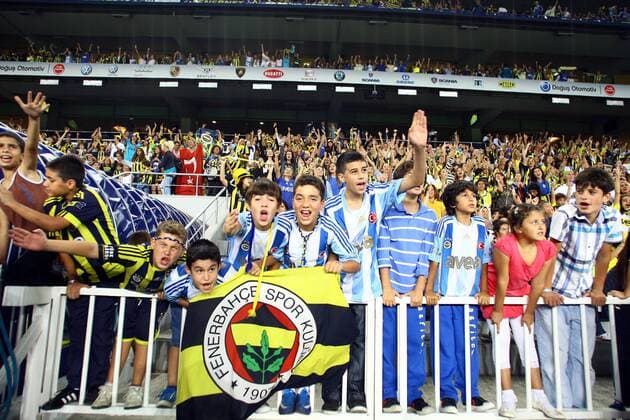 Fenerbahce was senteced to play without fans but Turkish football federation decided take only women and children fans to the match between Fenerbahce & Manisaspor. Tickets were given to fans for free and they are all finished in 1 hour. Fenerbahce football team were supported by only women fans. They were more than 45000. 20.09.2011 Fenerbahce’s female fans rushed to grab free tickets for Tuesday night’s Spor Toto Super League game against Manisaspor following a decision last week that only women and children would be allowed entrance due to crowd trouble earlier this summer. The rush came after the Turkish Football Federation, or TFF, announced last week that it would no longer force teams to play behind closed doors in punishment for crowd trouble but would instead open the stadium doors to women and children under 12 for the fixtures in order to avoid silent games and bring the 