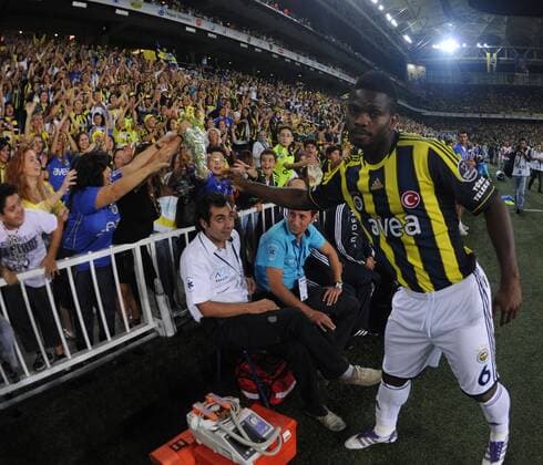 Fenerbahce was senteced to play without fans but Turkish football federation decided take only women and children fans to the match between Fenerbahce & Manisaspor. Tickets were given to fans for free and they are all finished in 1 hour. Fenerbahce football team were supported by only women fans. They were more than 45000. 20.09.2011 Fenerbahce’s female fans rushed to grab free tickets for Tuesday night’s Spor Toto Super League game against Manisaspor following a decision last week that only women and children would be allowed entrance due to crowd trouble earlier this summer. The rush came after the Turkish Football Federation, or TFF, announced last week that it would no longer force teams to play behind closed doors in punishment for crowd trouble but would instead open the stadium doors to women and children under 12 for the fixtures in order to avoid silent games and bring the 