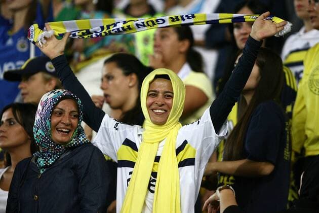 Fenerbahce was senteced to play without fans but Turkish football federation decided take only women and children fans to the match between Fenerbahce & Manisaspor. Tickets were given to fans for free and they are all finished in 1 hour. Fenerbahce football team were supported by only women fans. They were more than 45000. 20.09.2011 Fenerbahce’s female fans rushed to grab free tickets for Tuesday night’s Spor Toto Super League game against Manisaspor following a decision last week that only women and children would be allowed entrance due to crowd trouble earlier this summer. The rush came after the Turkish Football Federation, or TFF, announced last week that it would no longer force teams to play behind closed doors in punishment for crowd trouble but would instead open the stadium doors to women and children under 12 for the fixtures in order to avoid silent games and bring the 