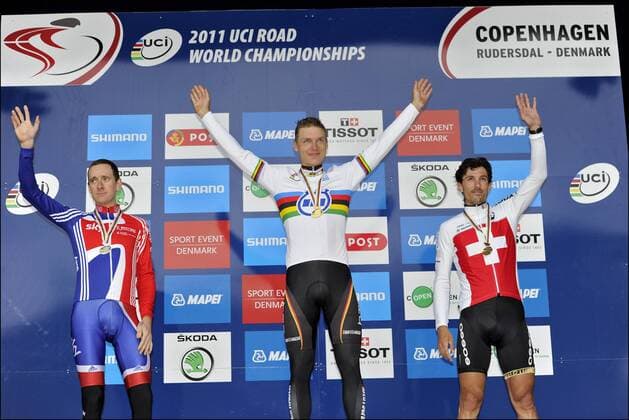 Bradley Wiggins (GBR) Sky - Tony Martin (GER) HTC-HIGHROAD - Fabian Cancellara (SUI) Leopard Trek RAD WM 2011 in Kopenhagen - Zeitfahren xPhotoNewsxPanx  o0 Sieg Siegerehrung Gold Medaille Goldmedaille Weltmeister