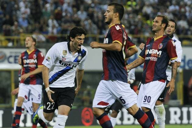 Bologna 24 09 2011 - campionato di calcio serie A Bologna FC - Inter Mailand; esultanza gol Diego Milito 