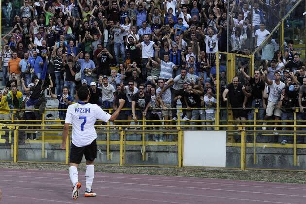 Bologna 24 09 2011 - campionato di calcio serie A Bologna FC - Inter Mailand; esultanza gol Giampaolo Pazzini 