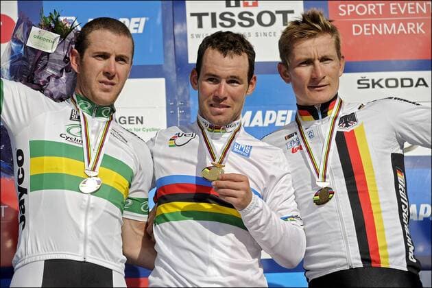 Weltmeister Mark Cavendish (GBR Htc High Road) siegt vor Matthew Harley Goss (AUSTRALIEN Htc - High Road, L) und ANDRE GREIPEL (GER Omega Pharma Lotto 2011, R) Championnat du Monde Sur Route Hommes 25.09.2011 xPhotonewsx  o0 Siegerehrung Sieg, Sieger
