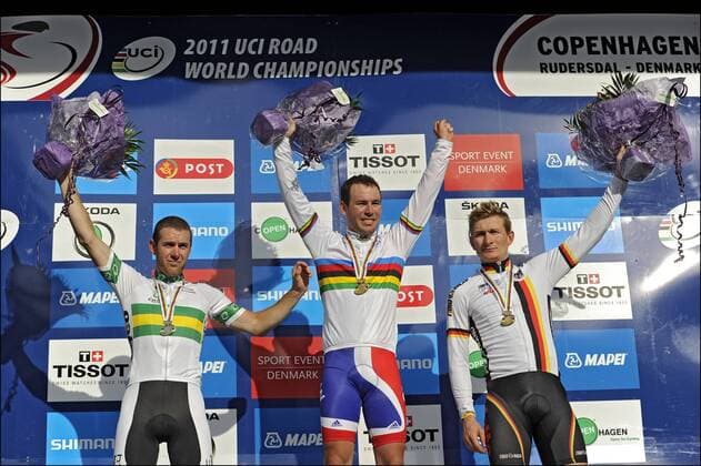 Weltmeister Mark Cavendish (GBR Htc High Road) siegt vor Matthew Harley Goss (AUSTRALIEN Htc - High Road, L) und ANDRE GREIPEL (GER Omega Pharma Lotto 2011, R) Championnat du Monde Sur Route Hommes 25.09.2011 xPhotonewsx  o0 Siegerehrung Sieg, Sieger
