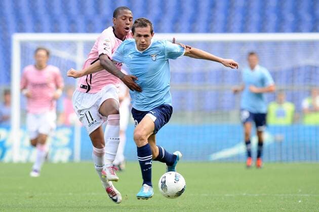 Senad Lulic (Lazio) Abel Hernandez (Paermo) Roma, 25 9 2011 Stadio Olimpico Football Calcio 2011 2012 Lazio vs Palermo Campionato di calcio Serie A AntoniettaxBaldassarre