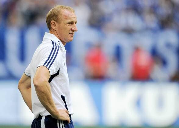 Samstag 24.09.2011, 1. Bundesliga Saison 11 12 - 7. Spieltag in Gelsenkirchen, FC Schalke 04 - SC Freiburg 4:2, Trainer Josef Seppo Eichkorn (S04) DeFodi018