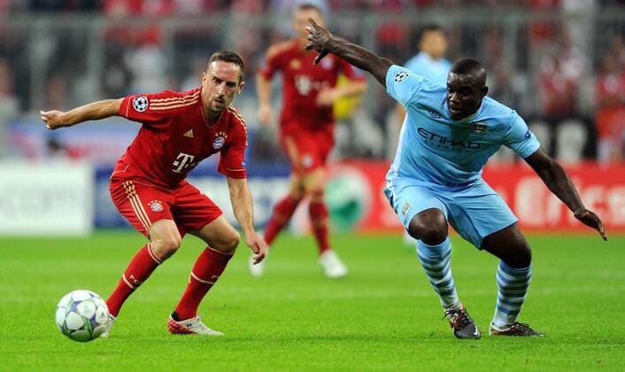 27. September 2011: München, Allianz Arena: Fussball UEFA Champions League: FC Bayern München - Manchester City: Münchens Franck Ribery (rot) gegen Manchesters Micah Richards.